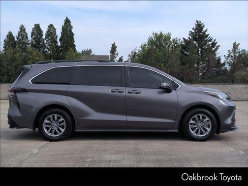 2023 Toyota Sienna LE