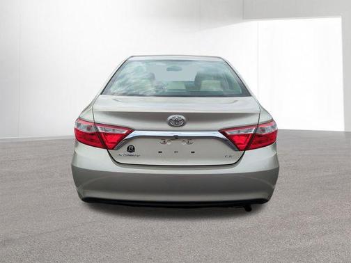 Creme Brulee Mica 2015 Toyota Camry LE
