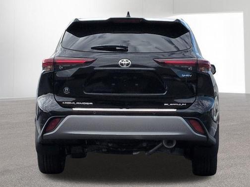 Midnight Black Metallic 2026 Toyota Highlander Hybrid Platinum