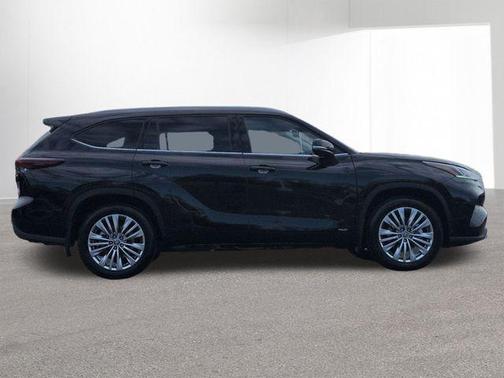 Midnight Black Metallic 2026 Toyota Highlander Hybrid Platinum