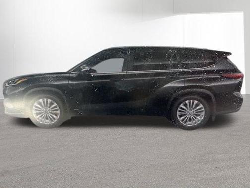 Midnight Black Metallic 2026 Toyota Highlander Hybrid Platinum