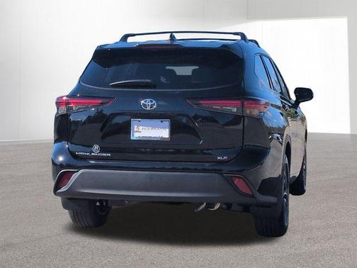2025 Toyota Highlander XLE