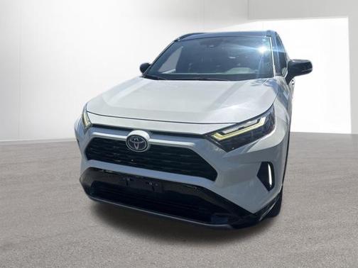 Blizzard Pearl/Midnight Black Metallic 2022 Toyota RAV4 Hybrid SE