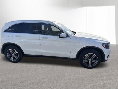 Polar White 2016 Mercedes-Benz GLC 300 4MATIC