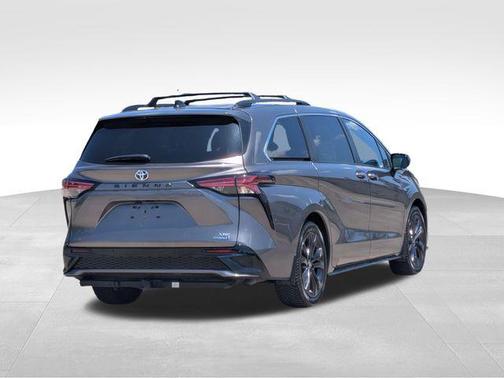 2022 Toyota Sienna XSE 7 Passenger
