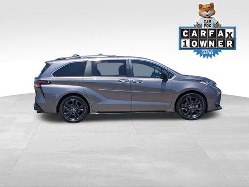 2022 Toyota Sienna XSE 7 Passenger