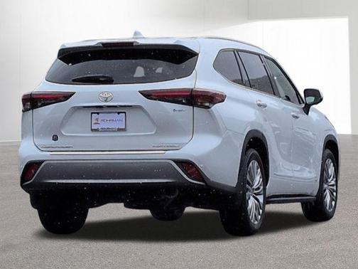 2026 Toyota Highlander Hybrid Platinum