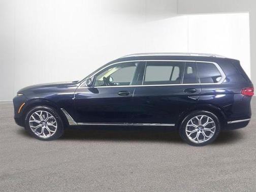 Black Sapphire Metallic 2025 BMW X7 xDrive40i