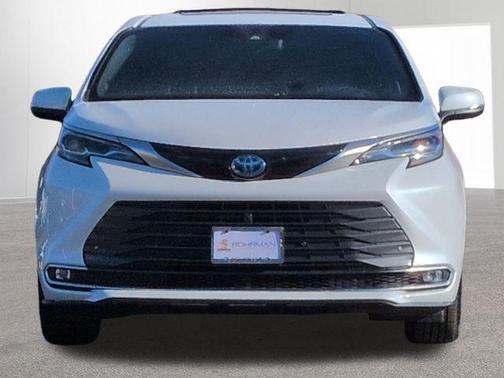 2025 Toyota Sienna Platinum