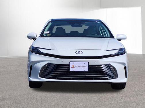 Wind Chill Pearl 2026 Toyota Camry XLE