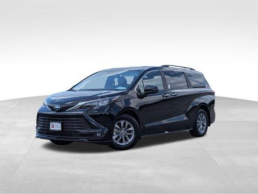 2025 Toyota Sienna XLE 7 Passenger