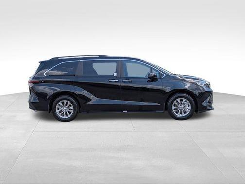 2025 Toyota Sienna XLE 7 Passenger