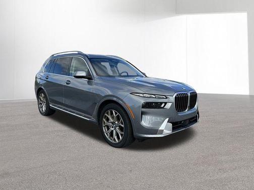 Skyscraper Grey Metallic 2025 BMW X7 xDrive40i