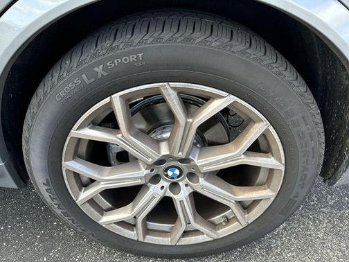 Gray 2025 BMW X7 xDrive40i