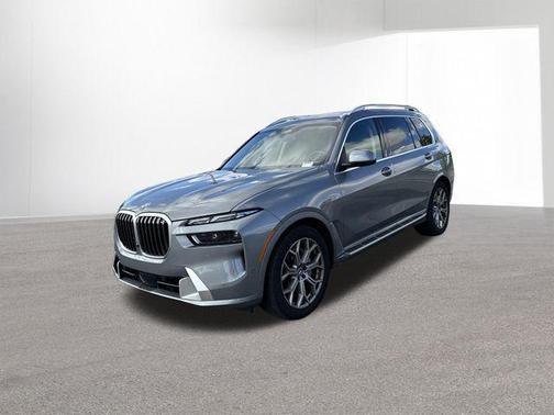 Gray 2025 BMW X7 xDrive40i