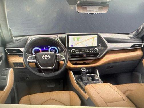 Midnight Black Metallic 2026 Toyota Highlander Platinum