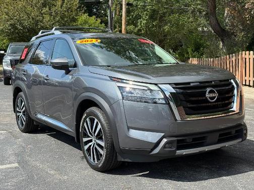 2023 Nissan Pathfinder Platinum