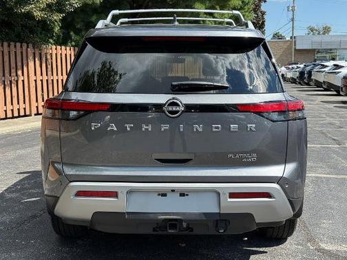 2023 Nissan Pathfinder Platinum