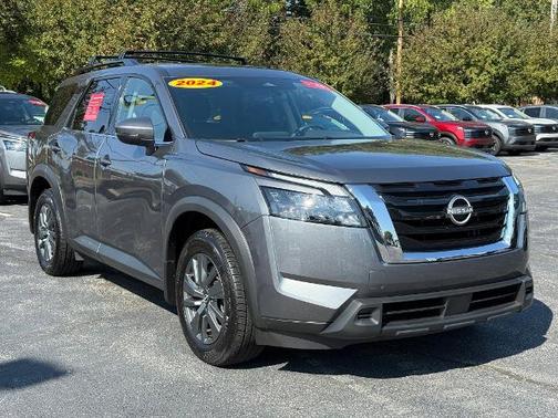 2024 Nissan Pathfinder SV