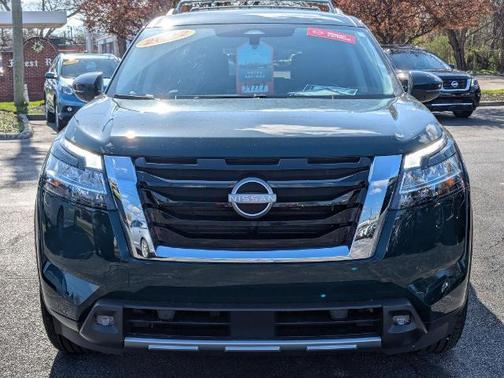 2022 Nissan Pathfinder SL