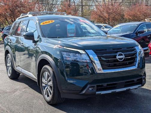2022 Nissan Pathfinder SL