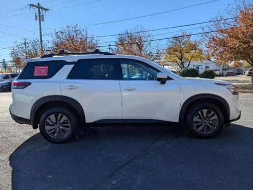 2022 Nissan Pathfinder SV