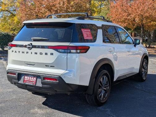 2022 Nissan Pathfinder SV