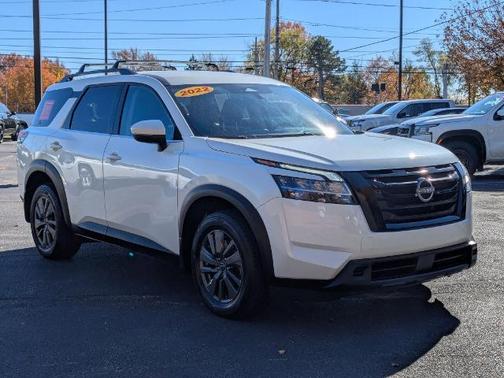 2022 Nissan Pathfinder SV