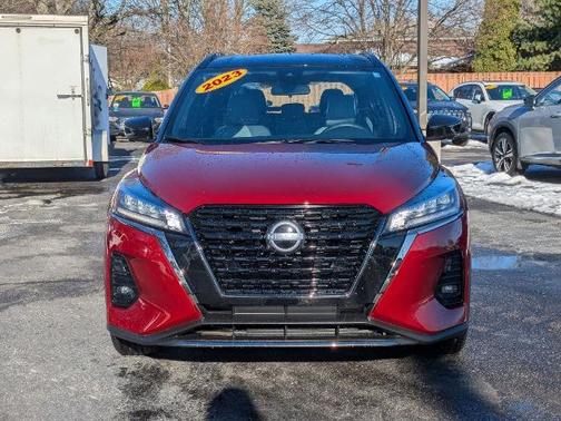 2023 Nissan Kicks SR