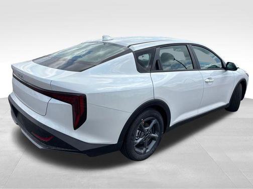 Snow White Pearl 2026 Kia K4 LXS