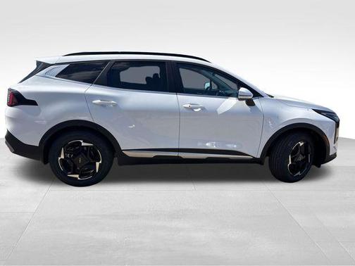 Glacial White Pearl 2026 Kia Sportage EX