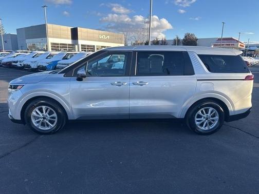 2023 Kia Carnival LX