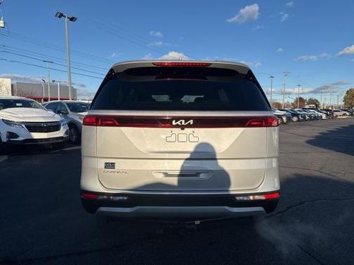 2023 Kia Carnival LX