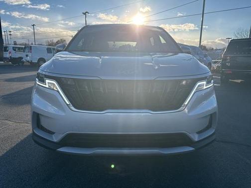 2023 Kia Carnival LX