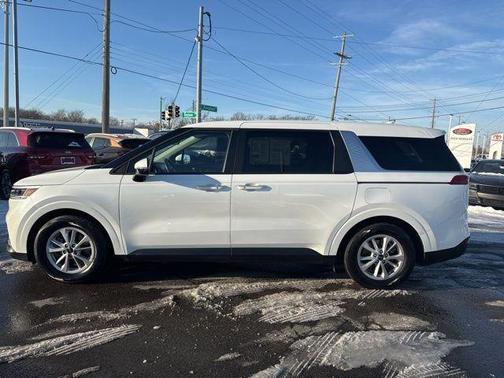 2024 Kia Carnival LX