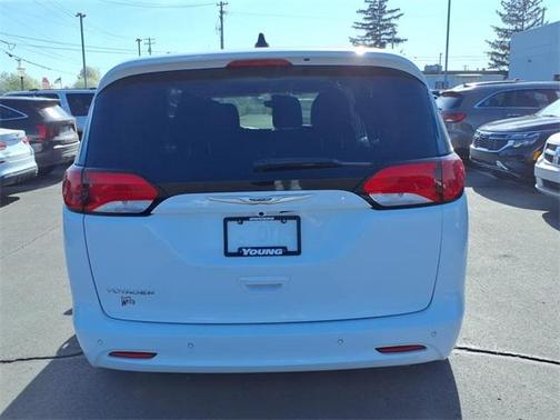 2021 Chrysler Voyager L