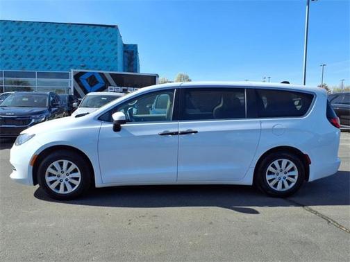 2021 Chrysler Voyager L