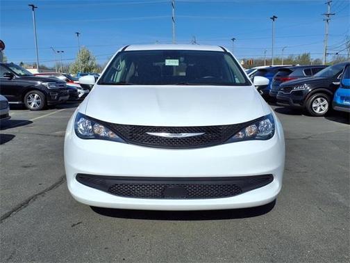 2021 Chrysler Voyager L
