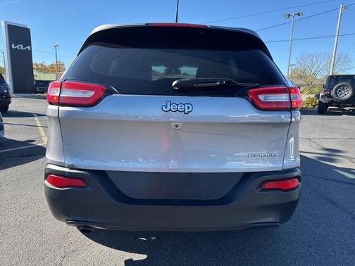 2016 Jeep Cherokee Sport