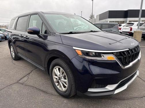 2024 Kia Carnival LX