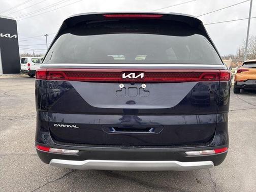 2024 Kia Carnival LX
