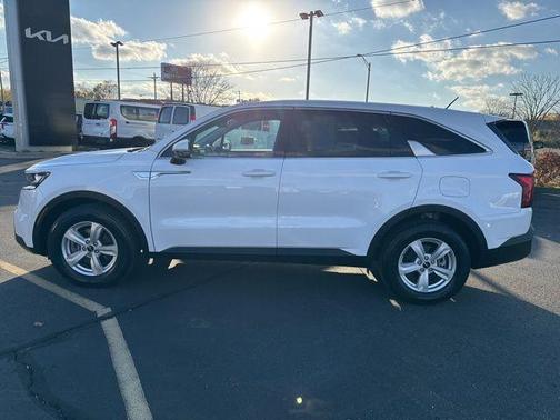 2023 Kia Sorento LX