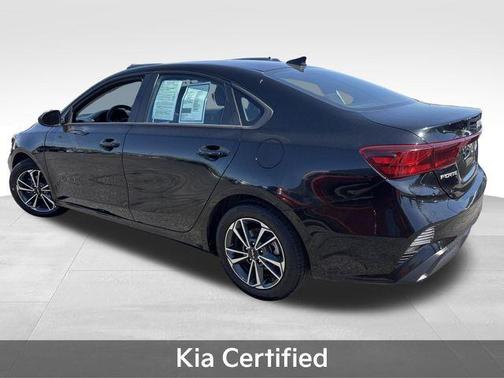 Aurora Black Pearl 2023 Kia Forte LXS