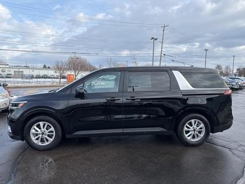 2023 Kia Carnival LX