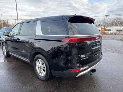 2023 Kia Carnival LX