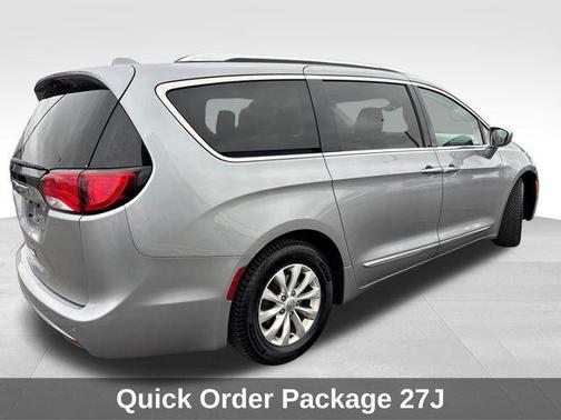 Billet Silver Metallic Clearcoat 2018 Chrysler Pacifica Touring-L Plus