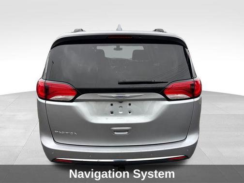 Billet Silver Metallic Clearcoat 2018 Chrysler Pacifica Touring-L Plus
