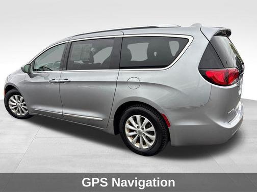 Billet Silver Metallic Clearcoat 2018 Chrysler Pacifica Touring-L Plus