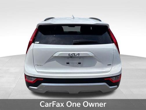 Snow White Pearl 2023 Kia Niro EX