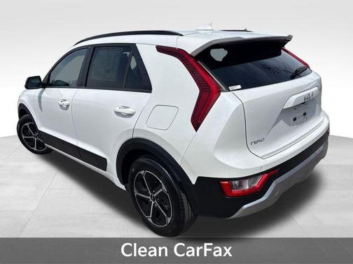 Snow White Pearl 2023 Kia Niro EX